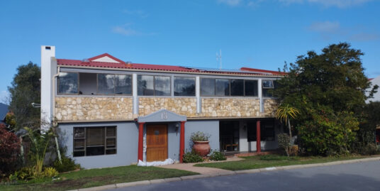 13 Dekriet Crescent, Stilbaai-West