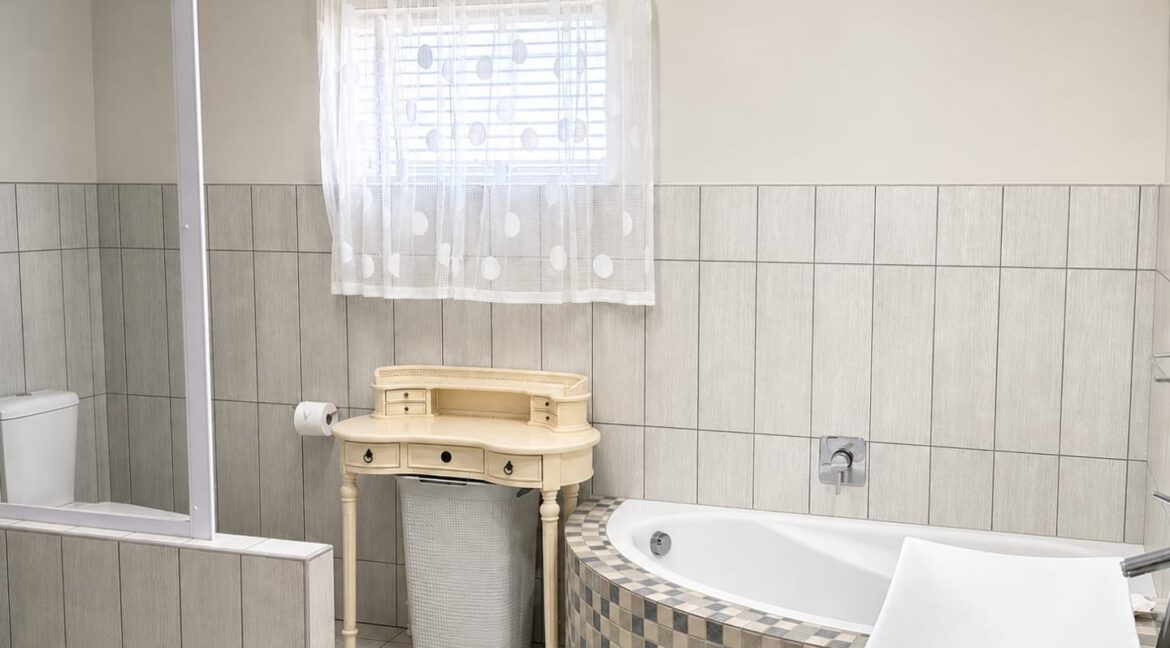 11 Bergroos Drive, Stilbaai Heights, Stilbaai-West (11)