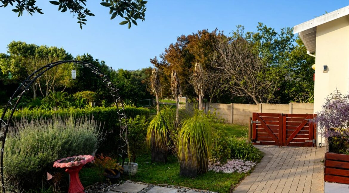 11 Bergroos Drive, Stilbaai Heights, Stilbaai-West (2)