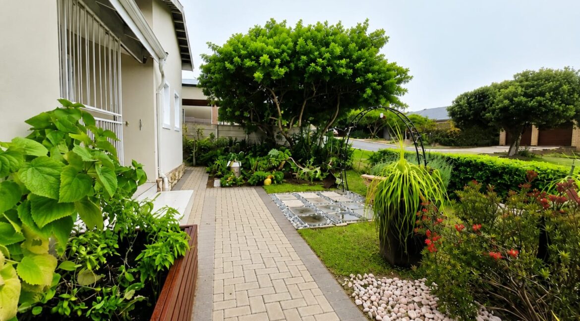 11 Bergroos Drive, Stilbaai Heights, Stilbaai-West (5)