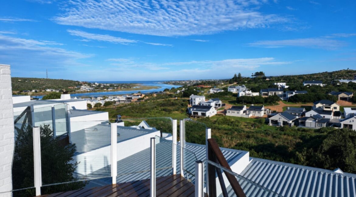 33 Erica Avenue, Stilbaai Heights, Stilbaai-West - JCA Properties (1)
