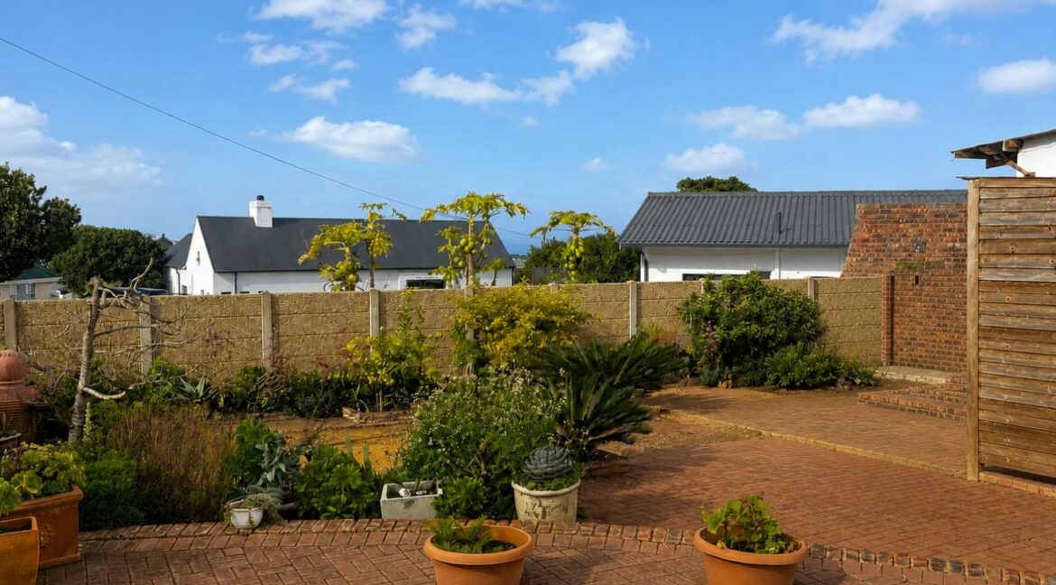 38 Keurboom Ave Stilbaai-West - JCA Properties (10)