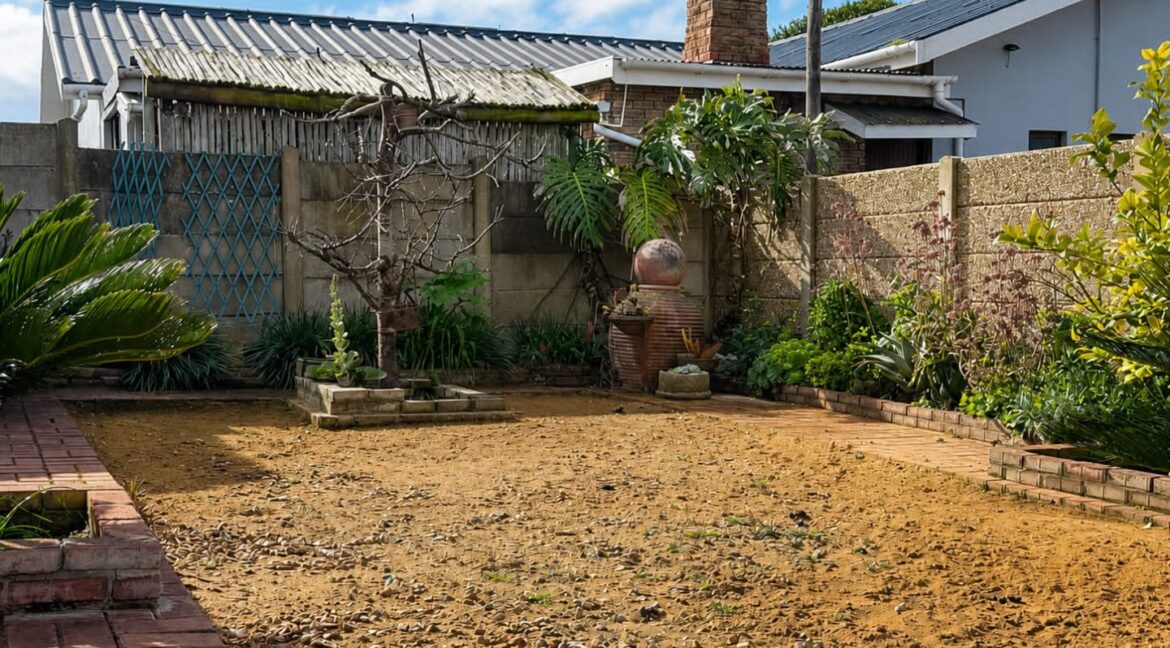 38 Keurboom Ave Stilbaai-West - JCA Properties (13)