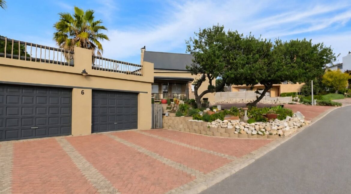 6 Duinebessie Street, Stilbaai West - JCA Properties (1)