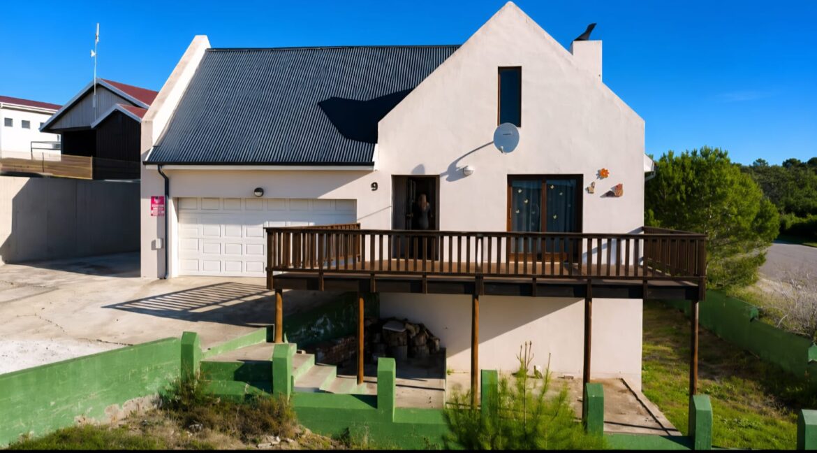 9 Rossouw Avenue - Stilbaai - JCA Properties (2)