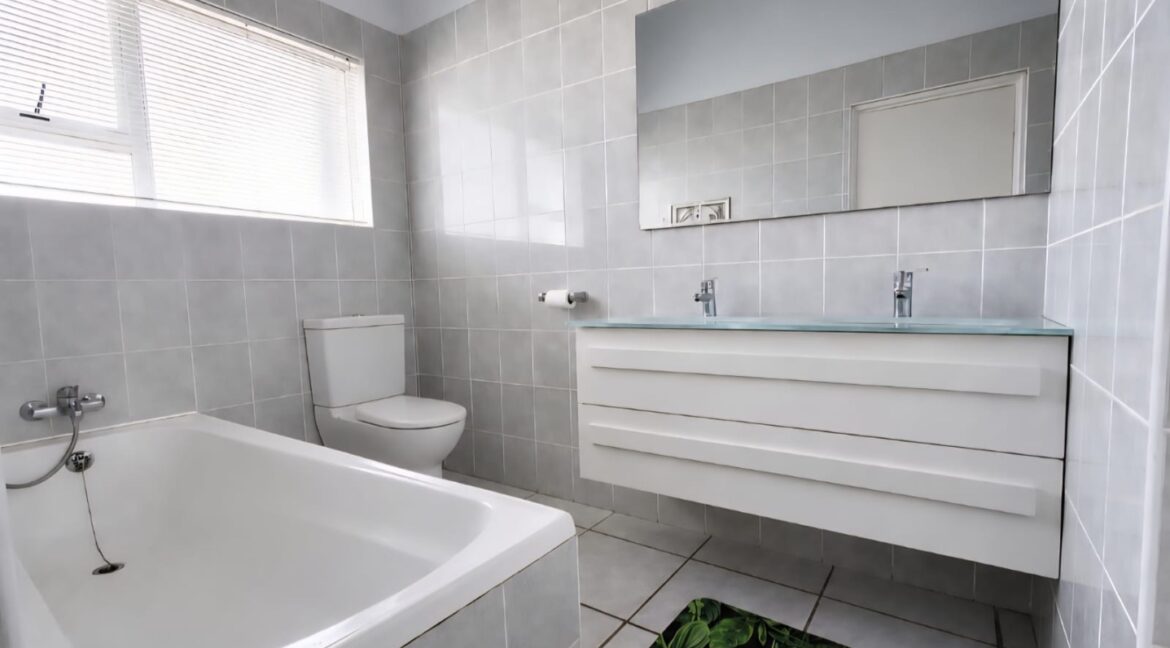 40 Kerk Street, Stilbaai-West (32)