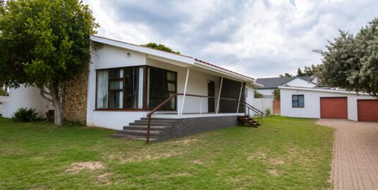 10 Protea Ave, Stilbaai-West