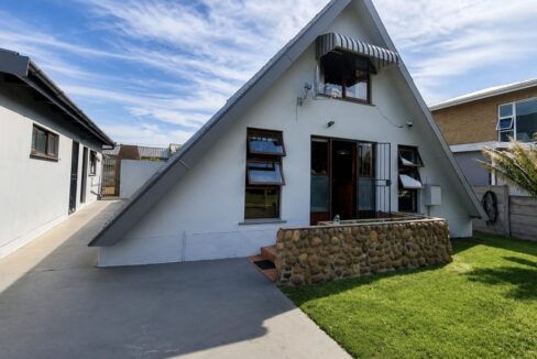 48 Albatros Str, Stilbaai-West - JCA Properties